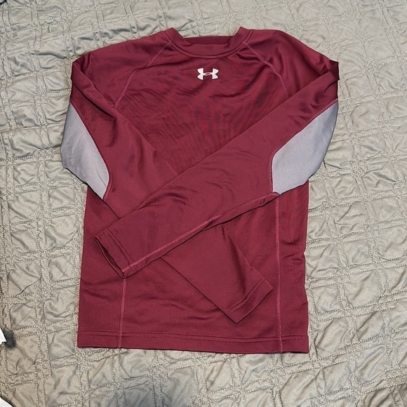 𝅺UNDER Armour long sleeve - Picture 2 of 3
